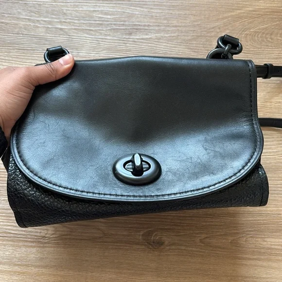 Coach Elegant Black Leather Shoulder Bag - Picture 16 of 16